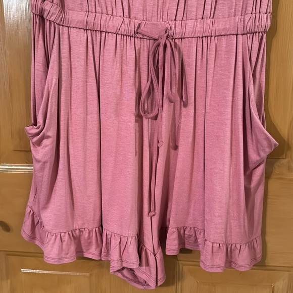 Size 3XL Women’s Mauve Pink Lily Romper w/ Fluttered Shorts - Picture 4 of 8